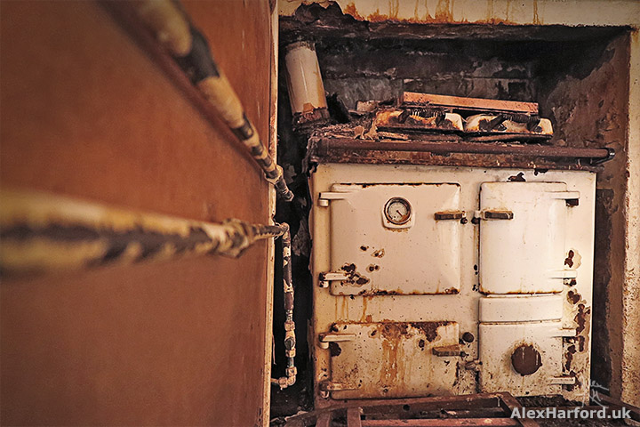 An old white rusting kitchen cooker
